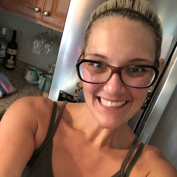 Meet your Posher, Tara - Picture 1 of 1